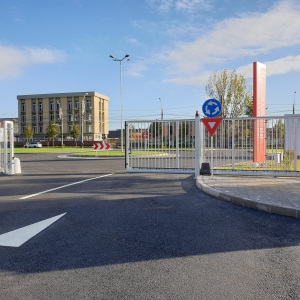 Poarta acces auto Wisniowski