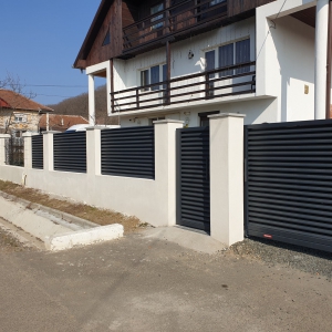 Gard si porti tip jaluzea