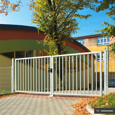 Poartă batantă model Bastion - Wisniowski